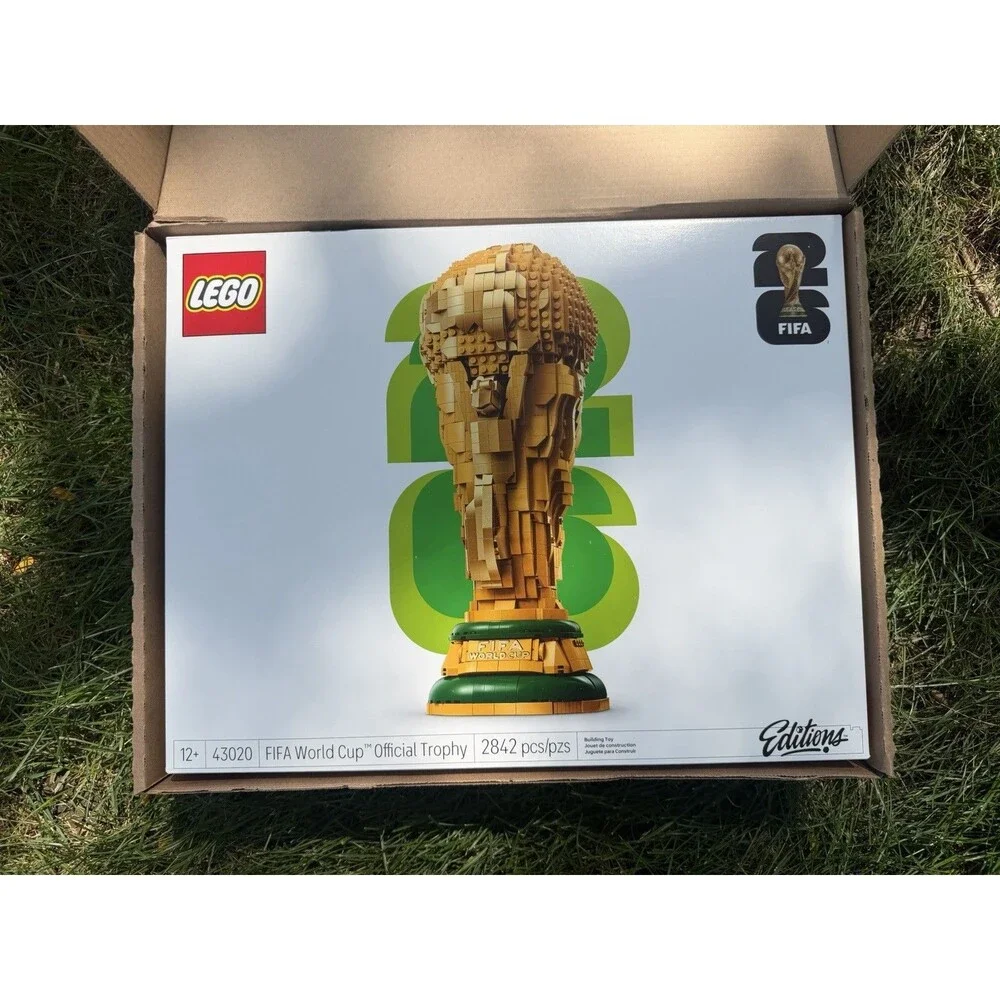 LEGO FIFA World Cup Official Trophy Building Set w/ World Cup 2026 Minifig 43020